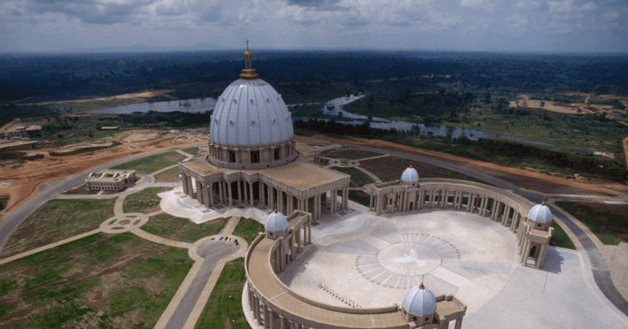 Basilica-of-Our-Lady-of-Peace-of-Yamoussoukro